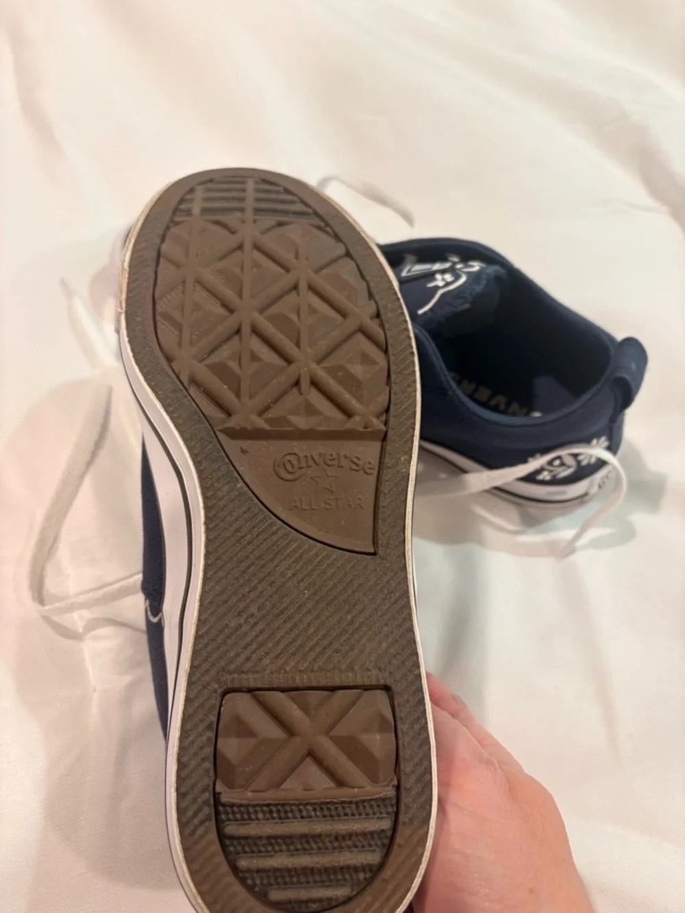 Converse womens Chuck Taylor Low Top Sneakers in Navy with White Floral size 8 - Picture 4 of 5